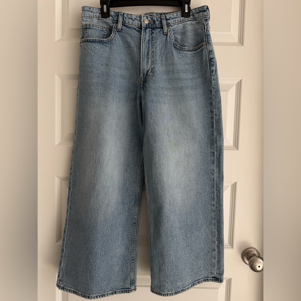 NWT H&M Light washed high waisted Wide leg cropped jeans size 12